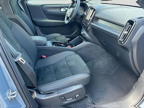 Thunder Gray Metallic 2023 Volvo C40 Recharge Pure Electric Twin Ultimate