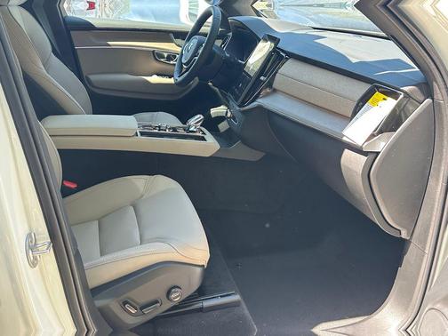 Crystal White Pearl 2026 Volvo XC90 Plus, B6 AWD Gas (mild hybrid), Gasoline, Bright, 7 Seats
