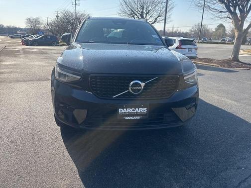 2025 Volvo XC40 B5 Plus Dark Theme