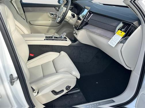 2026 Volvo XC90 B6 Ultra Dark Theme 7-Seater