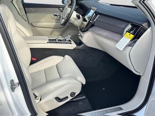 2026 Volvo XC90 B6 Ultra Dark Theme 7-Seater