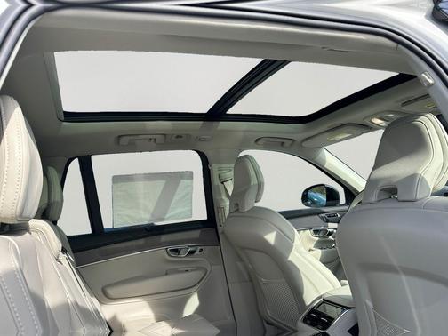 2026 Volvo XC90 B6 Ultra Dark Theme 7-Seater