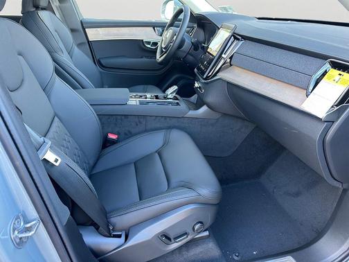 Vapour Grey Metallic 2026 Volvo XC90 Plus, B6 AWD Gas (mild hybrid), Gasoline, Bright, 6 Seats