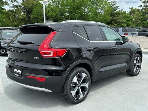 2025 Volvo XC40 B5 Plus Bright Theme