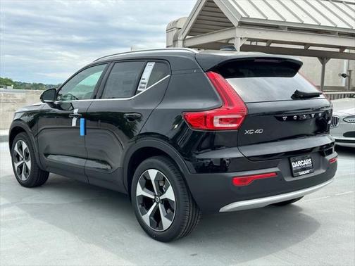 2025 Volvo XC40 B5 Plus Bright Theme