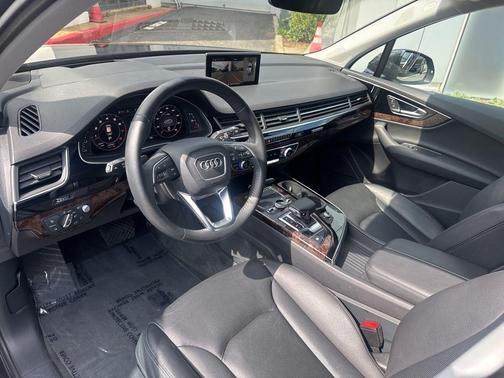 Orca Black Metallic 2019 Audi Q7 55 Prestige