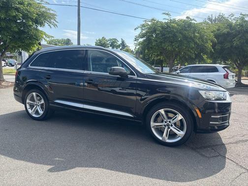 Orca Black Metallic 2019 Audi Q7 55 Prestige