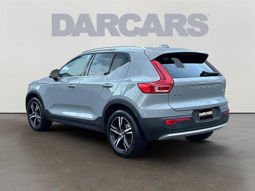 2025 Volvo XC40 B5 Core Bright Theme
