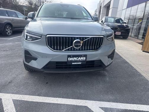 2025 Volvo XC40 B5 Core Bright Theme