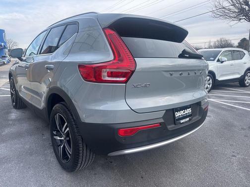 2025 Volvo XC40 B5 Core Bright Theme
