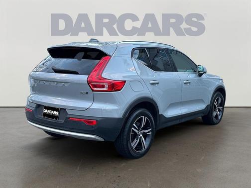 2025 Volvo XC40 B5 Core Bright Theme