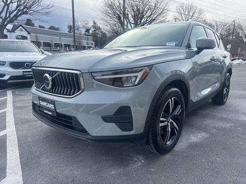 2025 Volvo XC40 B5 Core Bright Theme