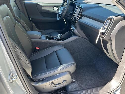 2026 Volvo XC40 B5 Ultra