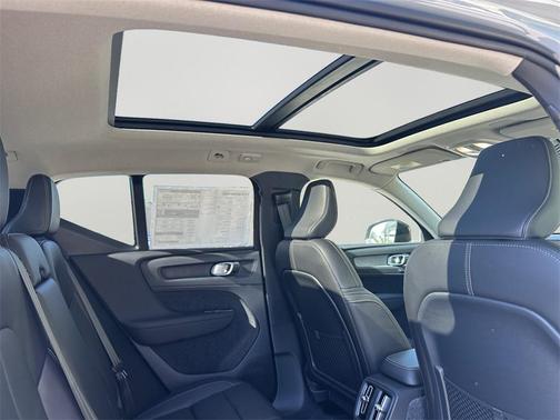 2026 Volvo XC40 B5 Ultra