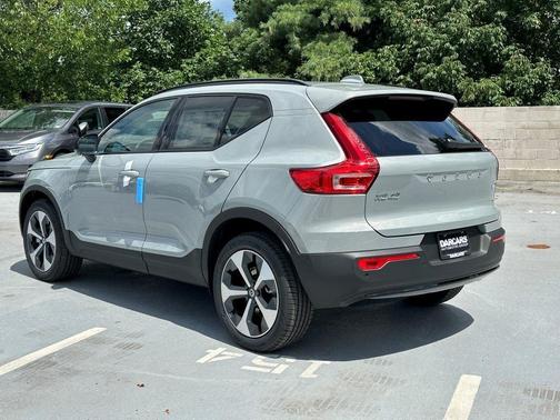 2026 Volvo XC40 B5 Plus