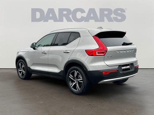 2025 Volvo XC40 B5 Core Bright Theme