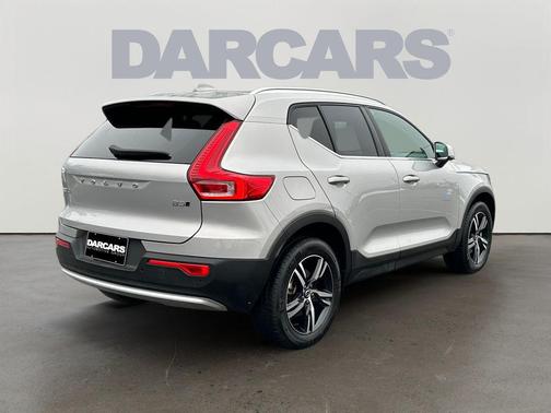 2025 Volvo XC40 B5 Core Bright Theme
