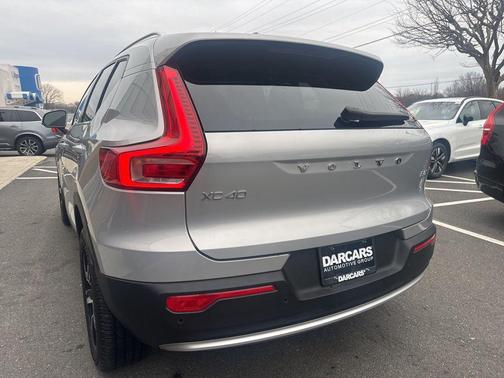 2025 Volvo XC40 B5 Core Bright Theme