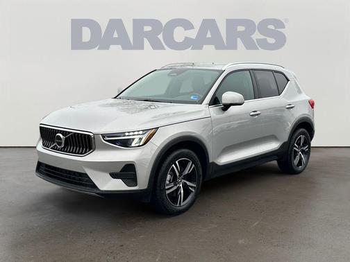 2025 Volvo XC40 B5 Core Bright Theme