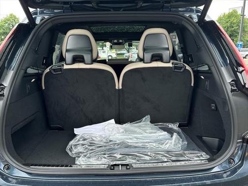 2025 Volvo XC90 B6 Ultra