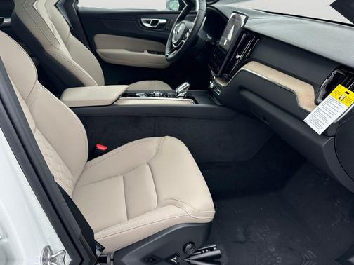 2026 Volvo XC60 B5 Plus