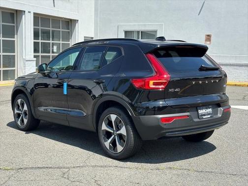 2026 Volvo XC40 B5 Plus