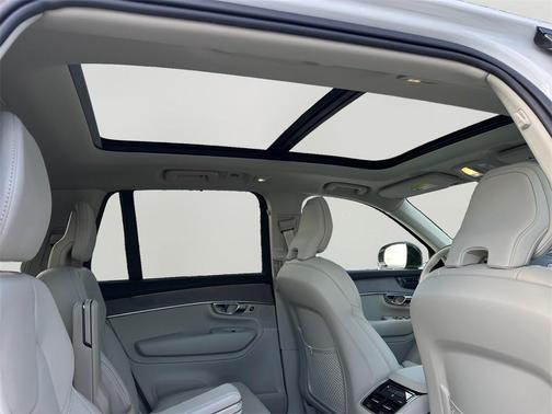 2026 Volvo XC90 B6 Ultra Dark Theme 6-Seater