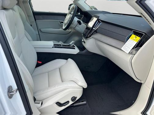 2026 Volvo XC90 B6 Ultra Dark Theme 6-Seater