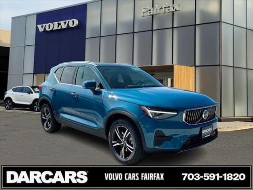 2025 Volvo XC40 B5 Core Bright Theme