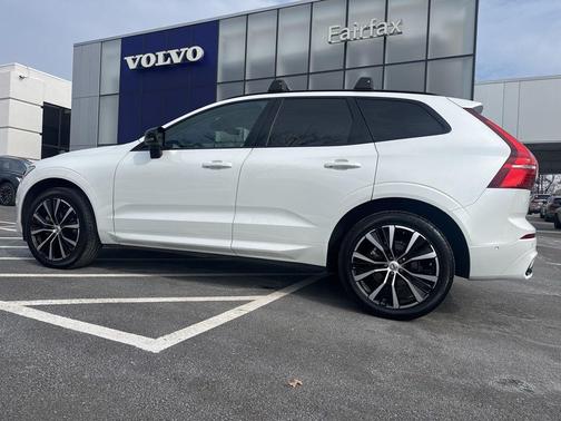 2023 Volvo XC60 B5 Plus Dark Theme