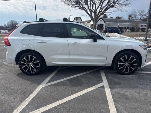 2023 Volvo XC60 B5 Plus Dark Theme