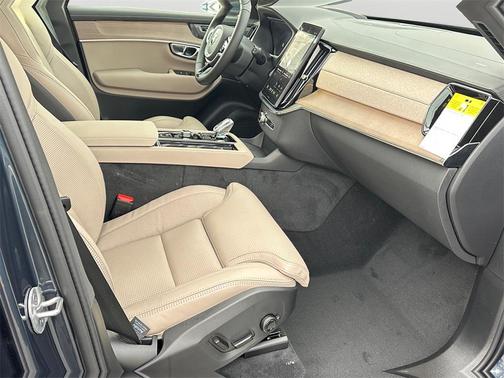 2026 Volvo XC90 B6 Ultra 7-Seater