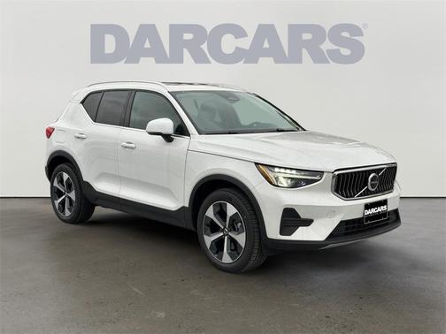 2025 Volvo XC40 B5 Core Bright Theme