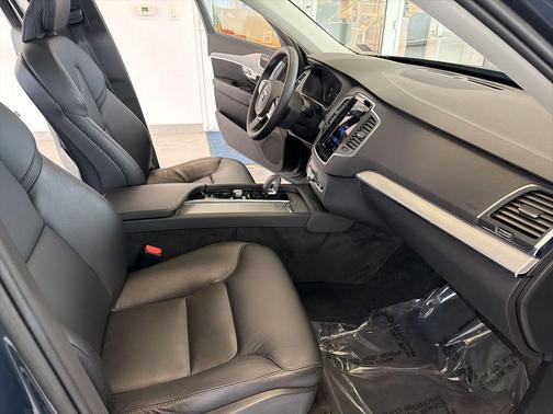 2023 Volvo XC90 B5 Core