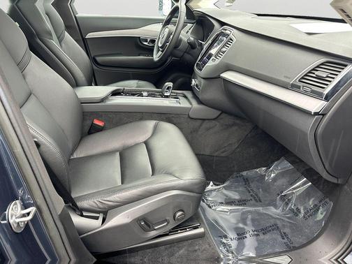 2023 Volvo XC90 B5 Core