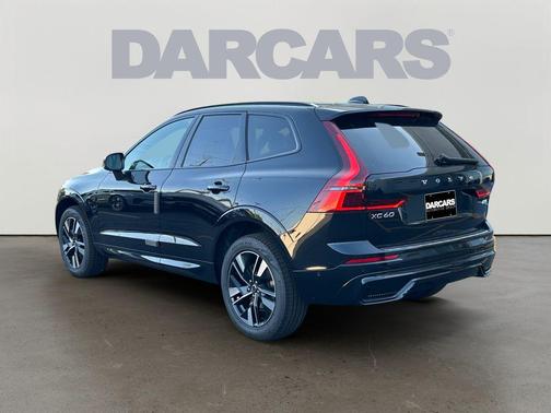 Onyx Black Metallic 2026 Volvo XC60 B5 Plus