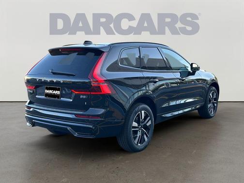 Onyx Black Metallic 2026 Volvo XC60 B5 Plus