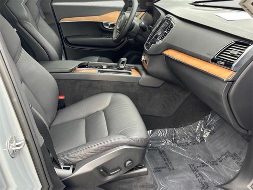 2024 Volvo XC90 B6 Plus Bright Theme 7-Seater