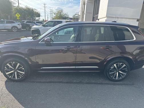 2025 Volvo XC90 Plug-In Hybrid T8 Core 7-Seater