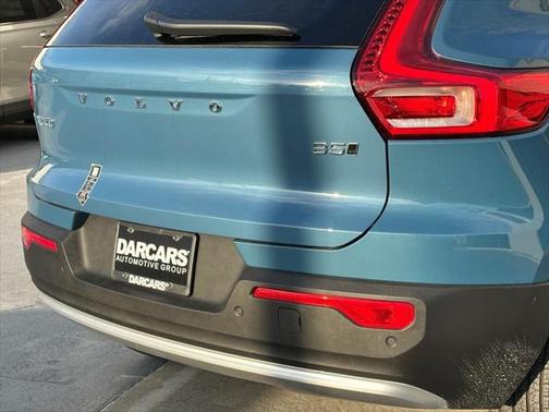 2025 Volvo XC40 B5 Ultra Bright Theme