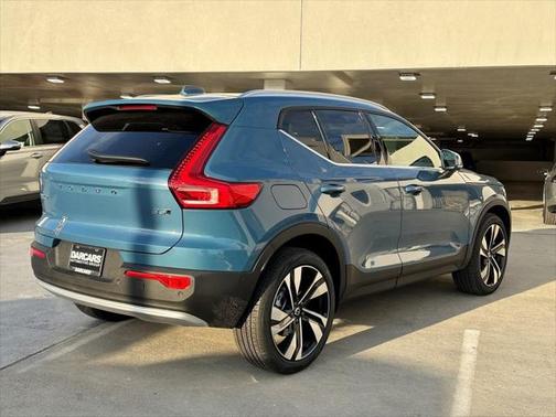 2025 Volvo XC40 B5 Ultra Bright Theme