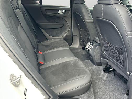 Crystal White Pearl 2025 Volvo XC40 B5 Plus Dark Theme