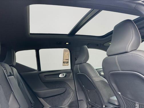 Crystal White Pearl 2025 Volvo XC40 B5 Plus Dark Theme