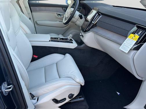 2026 Volvo XC90 Ultra, B6 AWD Gas (mild hybrid), Gasoline, Bright, 7 Seats