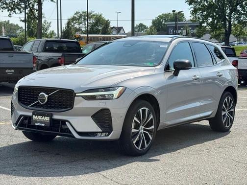 2023 Volvo XC60 B5 Plus Dark Theme