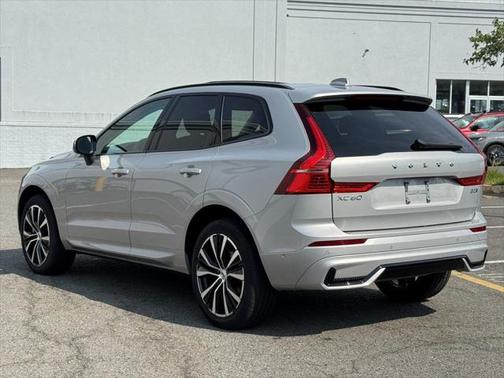 2023 Volvo XC60 B5 Plus Dark Theme