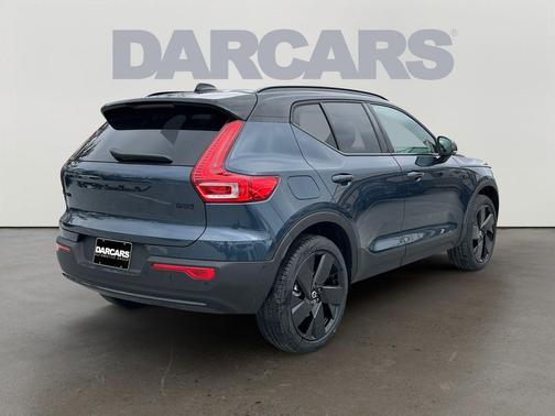 2026 Volvo XC40 Black Edition Ultra, B5 AWD Gas (mild hybrid)