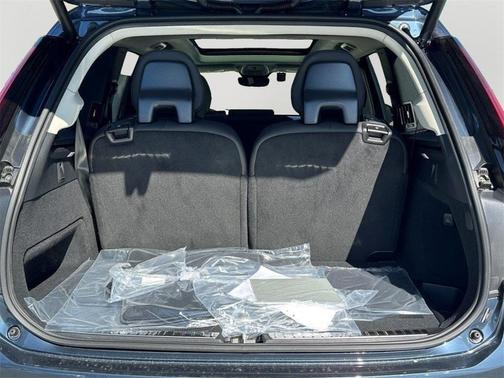 2025 Volvo XC90 B6 Core