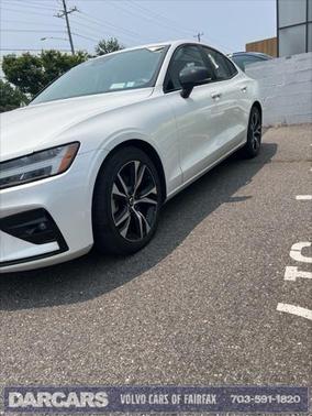 2024 Volvo S60 B5 Core Dark Theme
