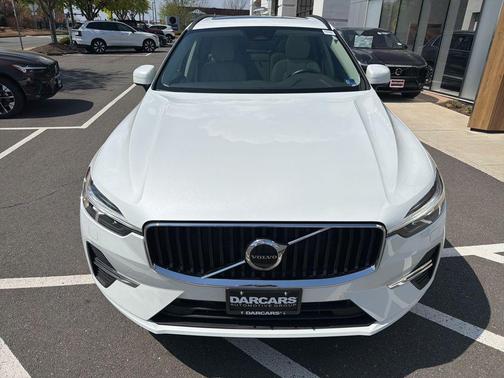 Crystal White Metallic 2023 Volvo XC60 B5 Core